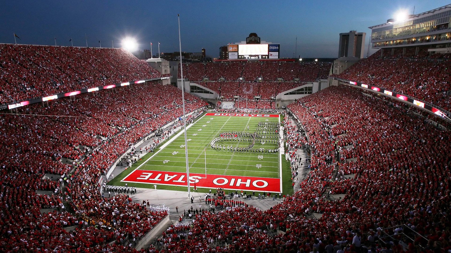 “足球+文化+科技”新模式带动行业跨界融合，行业未来可期，和足球相关的产业